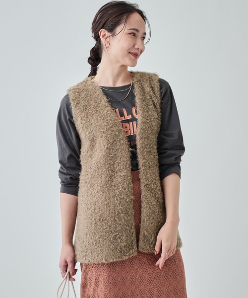 DRESKIP（ドレスキップ）の「◆コーデの主役に くるくるフェイクファージレ（ベスト・レディース・ライトグレー/ベージュ/モカ・02/04/03）」の8枚目の写真