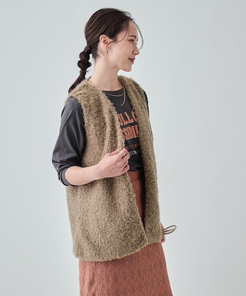 DRESKIP（ドレスキップ）の「◆コーデの主役に くるくるフェイクファージレ（ベスト・レディース・ライトグレー/ベージュ/モカ・02/04/03）」の9枚目の写真