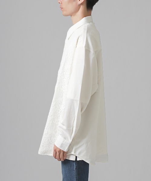 LUXSTYLE(ラグスタイル)の「レース貼り付けビッグシルエット長袖シャツ(シャツ/ブラウス・メンズ・ホワイト/ブラック・FREE)」の4枚目の写真
