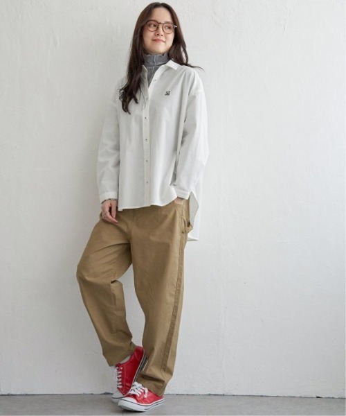 LBC(エルビーシー)の「ミニロゴ刺繍オーバーシャツ(シャツ/ブラウス・レディース・ベージュ/ホワイト/チャコールグレー・M)」の5枚目の写真