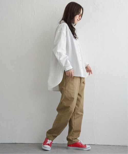 LBC(エルビーシー)の「ミニロゴ刺繍オーバーシャツ(シャツ/ブラウス・レディース・ベージュ/ホワイト/チャコールグレー・M)」の6枚目の写真