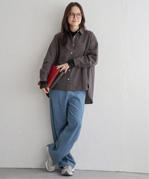 LBC(エルビーシー)の「ミニロゴ刺繍オーバーシャツ(シャツ/ブラウス・レディース・ベージュ/ホワイト/チャコールグレー・M)」の7枚目の写真