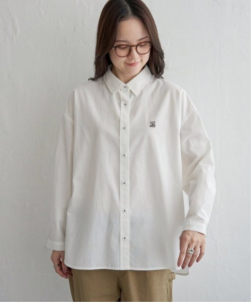 LBC(エルビーシー)の「ミニロゴ刺繍オーバーシャツ(シャツ/ブラウス・レディース・ベージュ/ホワイト/チャコールグレー・M)」の13枚目の写真