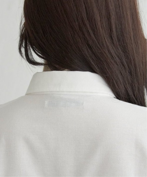 LBC(エルビーシー)の「ミニロゴ刺繍オーバーシャツ(シャツ/ブラウス・レディース・ベージュ/ホワイト/チャコールグレー・M)」の18枚目の写真