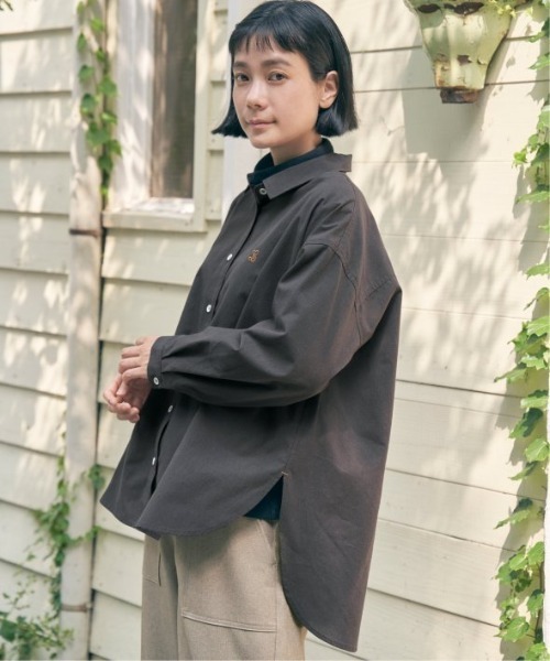 LBC(エルビーシー)の「ミニロゴ刺繍オーバーシャツ(シャツ/ブラウス・レディース・ベージュ/ホワイト/チャコールグレー・M)」の21枚目の写真