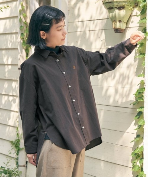 LBC(エルビーシー)の「ミニロゴ刺繍オーバーシャツ(シャツ/ブラウス・レディース・ベージュ/ホワイト/チャコールグレー・M)」の22枚目の写真