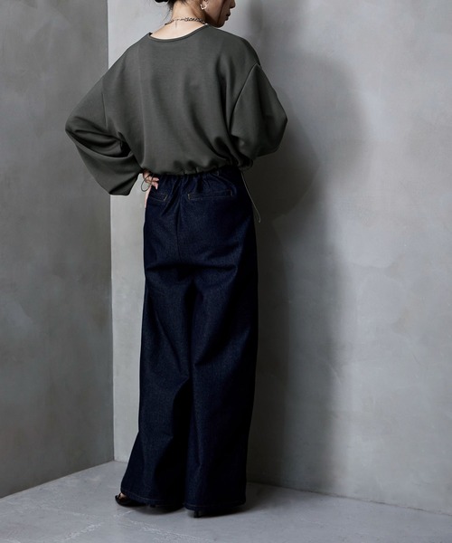 etoll.（エトル）の「ドロストダンボールニットプルオーバー（スウェット・レディース・ブラック/アイボリー/チャコール・M）」の21枚目の写真