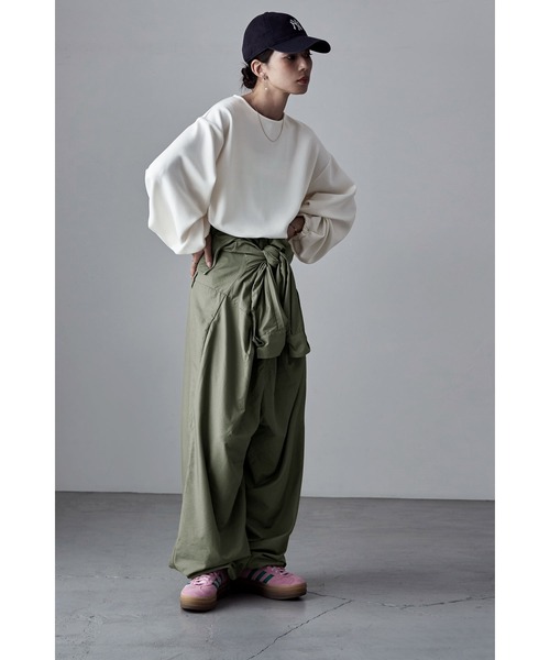 etoll.（エトル）の「ドロストダンボールニットプルオーバー（スウェット・レディース・ブラック/アイボリー/チャコール・M）」の17枚目の写真