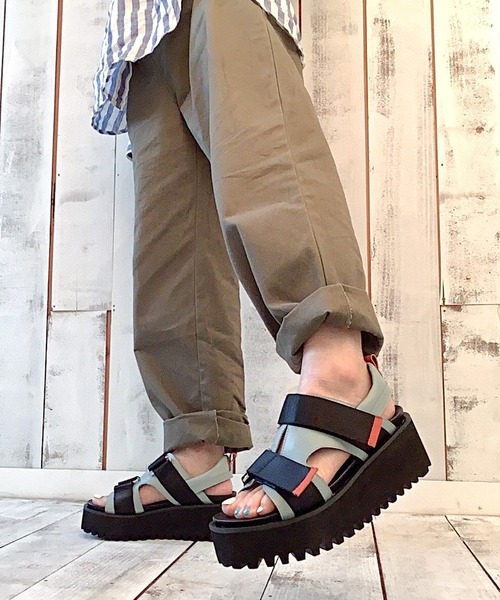 ALL BLACK（オールブラック）の「【本革/厚底/6cm】キャタピラーソール ベルクロサンダル（サンダル・レディース・ブルー/アイボリー/ブラック×ブラック・39/36/35/37/38）」の15枚目の写真