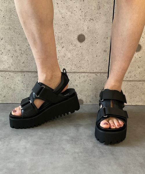 Jeffrey Campbell ブラックレザー サンダル 38 厚底 ツイストサンダル ALL BLACK│Jeffrey Campbell OFFICIAL