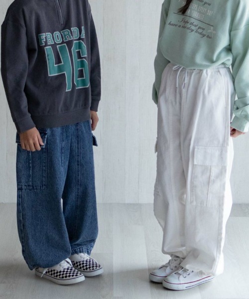 NAVY(ネイビー)の「【NAVY】BOYS GIRLSデニムカーゴパンツ(カーゴパンツ・キッズ・グレー系その他/ネイビー系/ホワイト系その他・120/160/150/140/130)」の2枚目の写真