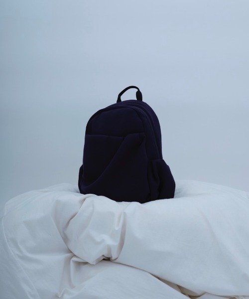 emmi（エミ）の「ポンチギャザーボディーバックパック（バックパック/リュック・レディース・ネイビー/ライトグレー・FREE）」の3枚目の写真