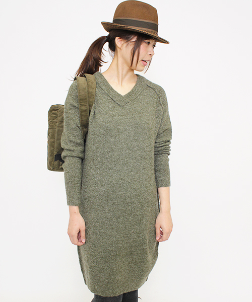 CIAOPANIC TYPY(チャオパニックティピー)の「アルパカストレッチVネックニットワンピース(ワンピース・レディース・ブラック/カーキ/グレー・FREE)」の3枚目の写真