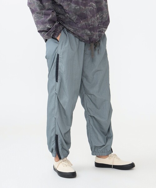BEAMS PLUS(ビームスプラス)の「ミリタリー アスレチック パンツ(その他パンツ・メンズ・ネイビー/グレー・S/M/L)」の9枚目の写真