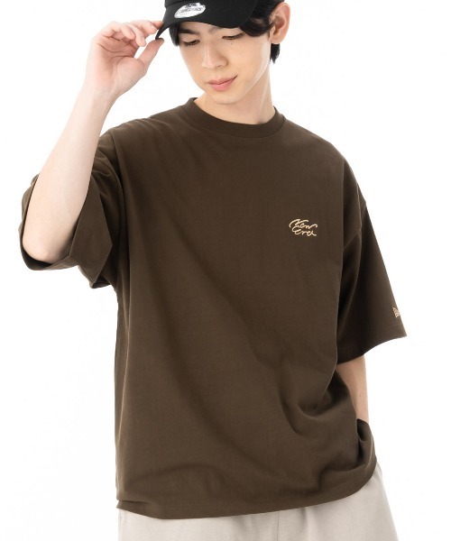 NEW ERA（ニューエラ）の「ニューエラ 半袖Tシャツ オーバーサイズ 手書き風ロゴ（Tシャツ/カットソー・メンズ・ブラック/ブラウン/ホワイト・XXL/XL/L/M/S）」の3枚目の写真