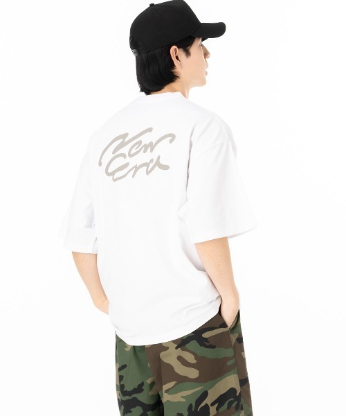 NEW ERA（ニューエラ）の「ニューエラ 半袖Tシャツ オーバーサイズ 手書き風ロゴ（Tシャツ/カットソー・メンズ・ブラック/ブラウン/ホワイト・XXL/XL/L/M/S）」の22枚目の写真