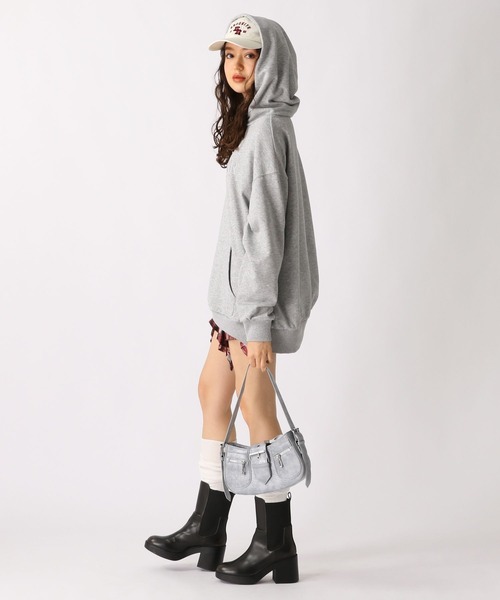 FOREVER 21（フォーエバー トゥエンティーワン）の「【2025SS】ヴィンテージライクフーディー（パーカー・レディース・グレー/ブラック・FREE）」の4枚目の写真