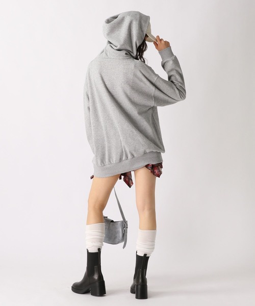 FOREVER 21（フォーエバー トゥエンティーワン）の「【2025SS】ヴィンテージライクフーディー（パーカー・レディース・グレー/ブラック・FREE）」の5枚目の写真