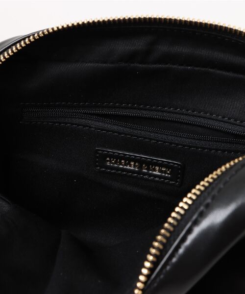 CHARLES & KEITH（チャールズ & キース）の「Enola エノラ キャンバスイロンゲイティッドバケツバッグ（ショルダーバッグ・レディース・ブラック・L）」の3枚目の写真