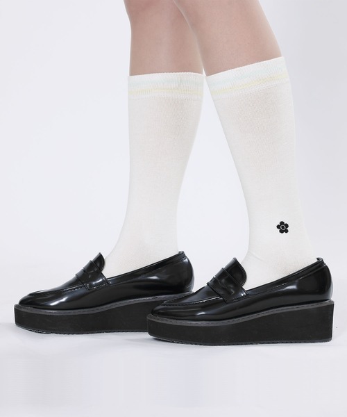 MARY QUANT(マリークワント)の「カラーラインハイ ソックス(ソックス/靴下・レディース・ブラック/パープル/ネイビー/ホワイト・FREE)」の2枚目の写真