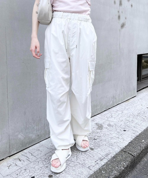 INGNI(イング)の「フロントクロスクリアソールスポサン(サンダル・レディース・ブラック/オフホワイト・M/L)」の3枚目の写真