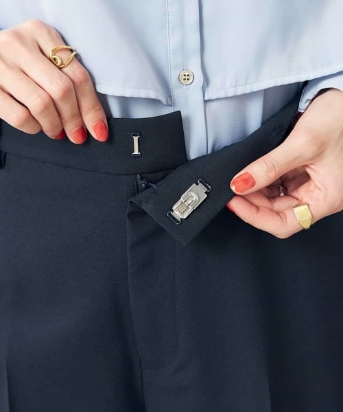 a.v.v（アーヴェヴェ）の「【洗える/ストレッチ/UVカット】麻調ストレッチクロップドパンツ（スーツパンツ・レディース・グレー/ベージュ/ネイビー・36/38/40/34/42）」の7枚目の写真