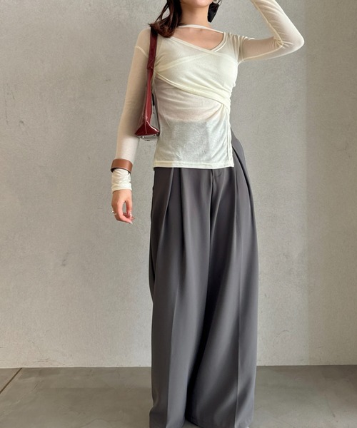 efill(エフィル)の「ツイスト レイヤード カットトップ(Tシャツ/カットソー・レディース・アイボリー・FREE)」の2枚目の写真