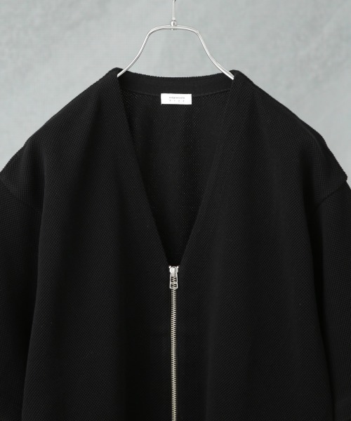 crepuscule（クレプスキュール）の「crepuscule/別注 S/S V NECK ZIP CARDIGAN（カーディガン/ボレロ・メンズ・ブラック/ベージュ系その他4/ダークグリーン・L/M）」の4枚目の写真