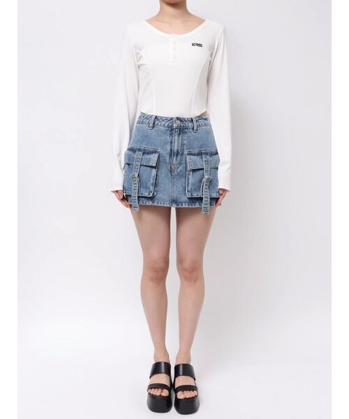 EVRIS（エヴリス）の「カーゴベルトデニムミニスカート（デニムスカート・レディース・ブルー/ブラック・MEDIUM/SMALL）」の3枚目の写真