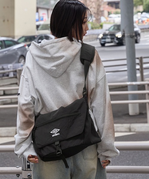 バイカラー ショルダーバッグ 蜂刺繍付き HUNDRED ハンドバッグ アシメデザイン バイカラー2way