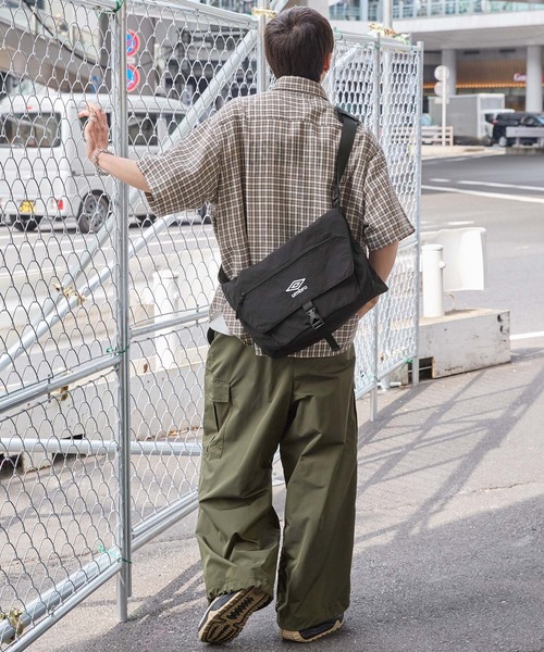 UMBRO/アンブロ 別注 ロゴ刺繍 ナイロンメッセンジャーバッグ UMBRO/アンブロ 別注 ロゴ刺繍 ナイロンメッセンジャーバッグ