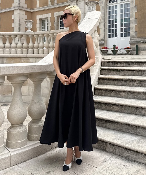 JENNE(ジェンヌ)の「ワンショルダードレス(ワンピース・レディース・ブラック/スモーク・LARGE/MEDIUM/SMALL)」の3枚目の写真