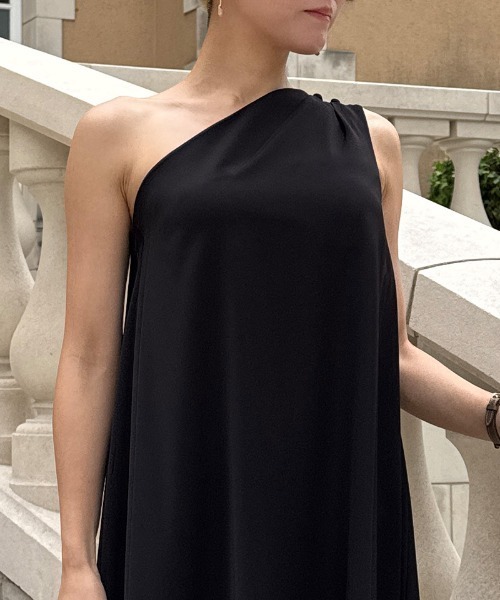 JENNE(ジェンヌ)の「ワンショルダードレス(ワンピース・レディース・ブラック/スモーク・LARGE/MEDIUM/SMALL)」の6枚目の写真