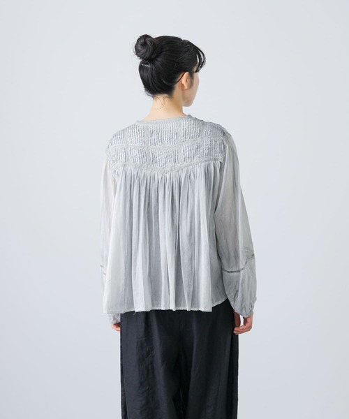 かぐれ　ピグメントダイピンタックブラウス　【2025SS】 かぐれ（カグレ）の「ピグメントダイピンタックブラウス（シャツ