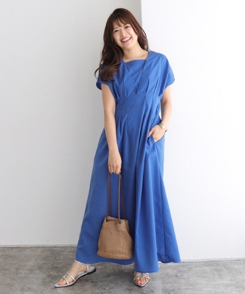 Pierrot（ピエロ）の「ウエストタックフレンチスリーブワンピース（ワンピース・レディース・ブラック/ブルー・PM/M/L）」の5枚目の写真
