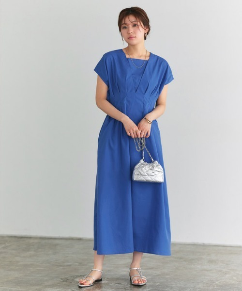 Pierrot（ピエロ）の「ウエストタックフレンチスリーブワンピース（ワンピース・レディース・ブラック/ブルー・PM/M/L）」の9枚目の写真