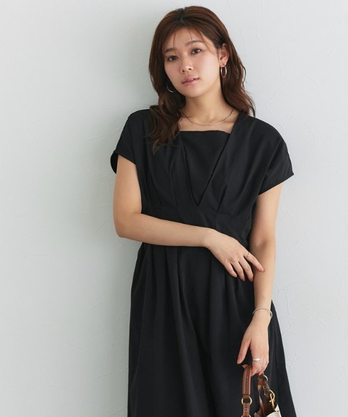 Pierrot（ピエロ）の「ウエストタックフレンチスリーブワンピース（ワンピース・レディース・ブラック/ブルー・PM/M/L）」の13枚目の写真