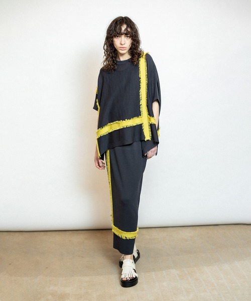 OSMOSIS（オズモーシス）の「フリンジテープニットスカート（スカート・レディース・チャコール/ブラック/ライトベージュ・ONE SIZE）」の7枚目の写真