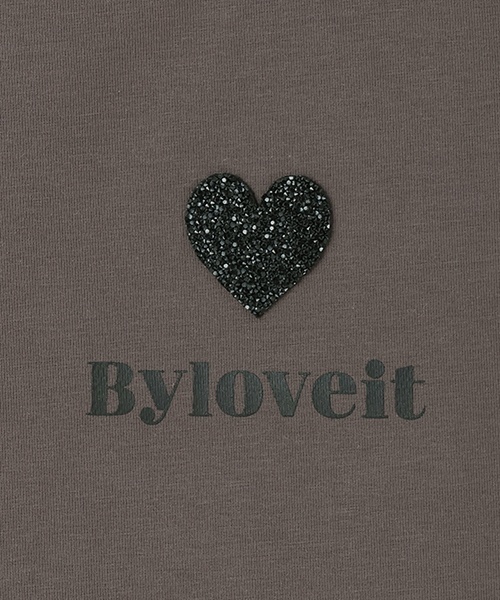 by LOVEiT（バイラビット）の「ハートTシャツ（Tシャツ/カットソー・キッズ・オフホワイト/チャコール/ブラック・130cm/120cm/140cm/150cm/160cm）」の5枚目の写真