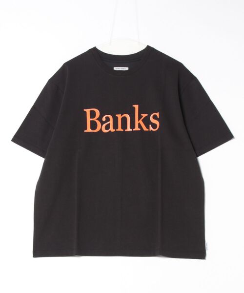 BANKS(バンクス)の「DESIGN TEE/BANKS JOURNAL(バンクスジャーナル)ブランドロゴプリント半袖デザインT-シャツ(Tシャツ/カットソー・メンズ・オフホワイト/スモークピンク/ブラック・MEDIUM/LARGE/X-LARGE)」の6枚目の写真