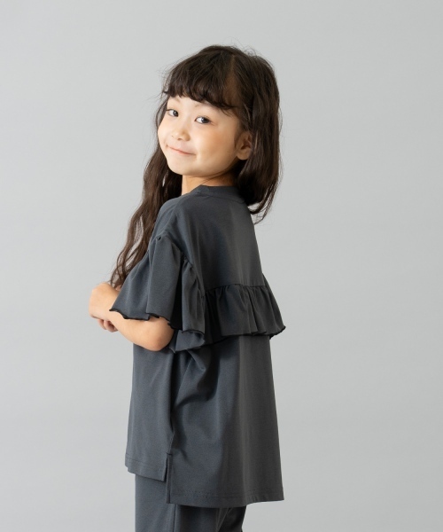 and D. petit main（アンドディープティマイン）の「【水陸両用】半袖フリルプルオーバー（Tシャツ/カットソー・キッズ・サーモンピンク/チャコール/サックスブルー・90cm/100cm/110cm/120cm/130cm/150cm/140cm）」の2枚目の写真