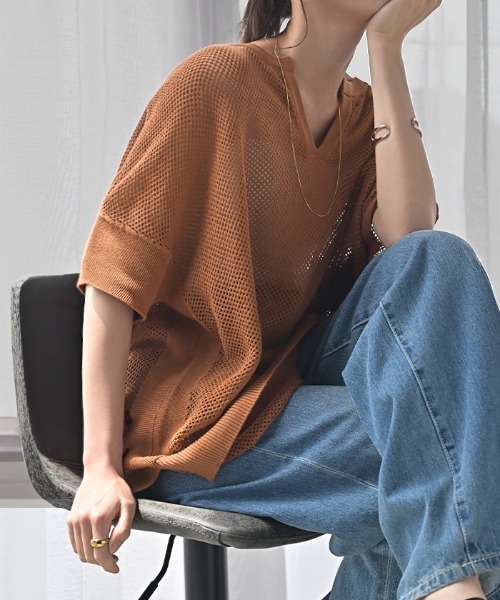 HUG.U(ハグユー)の「透かし編みニットTシャツ(ニット/セーター・レディース・ホワイト/ベージュ/ライトブルー/ブラック/キャメル・FREE)」の5枚目の写真