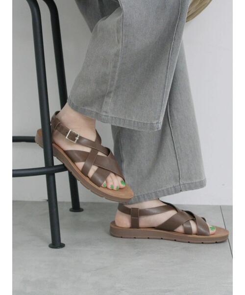 Samansa Mos2 blue（サマンサモスモスブルー）の「【ふっくらクッション】クロスベルトサンダル（サンダル・レディース・ブラック/シルバー/ブラウン・L/M）」の2枚目の写真