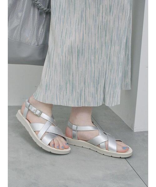 Samansa Mos2 blue（サマンサモスモスブルー）の「【ふっくらクッション】クロスベルトサンダル（サンダル・レディース・ブラック/シルバー/ブラウン・L/M）」の5枚目の写真