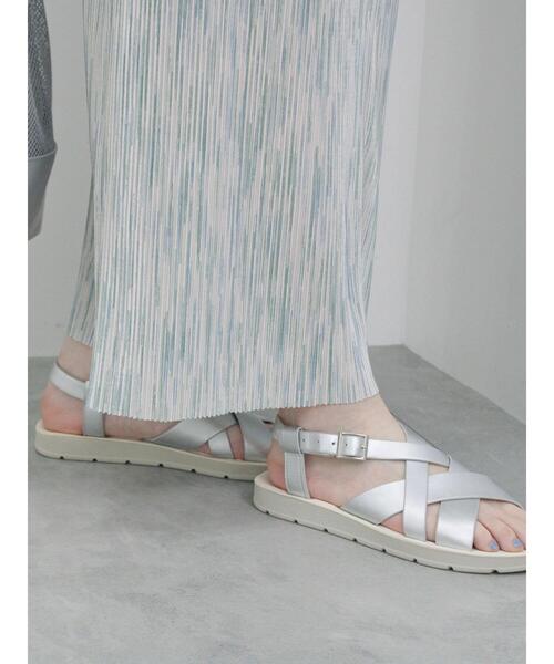 Samansa Mos2 blue（サマンサモスモスブルー）の「【ふっくらクッション】クロスベルトサンダル（サンダル・レディース・ブラック/シルバー/ブラウン・L/M）」の6枚目の写真