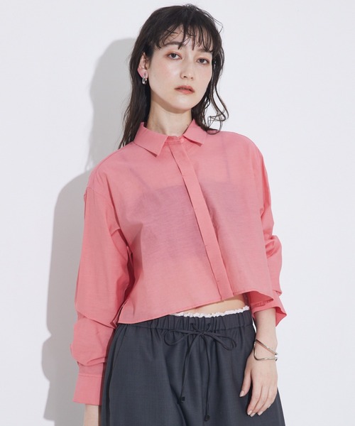 qualite（カリテ）の「コットンシアークロップドシャツ/シアーシャツ/夏服/羽織り（シャツ/ブラウス・レディース・ピンク/モスグリーン/オフホワイト/チャコールグレー・フリー）」の4枚目の写真