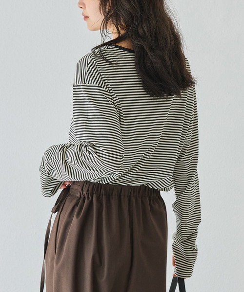 LAVEANGE（ラビアンジェ）の「ボーダーフィンガーホールプルオーバー（Tシャツ/カットソー・レディース・ネイビー/ブラック・5L/M/LL/3L/4L）」の8枚目の写真