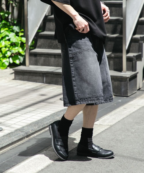 SENSE OF PLACE by URBAN RESEARCH（センスオブプレイスバイアーバンリサーチ）の「ダブルニーワイドデニムショーツ（その他パンツ・メンズ・インディゴブルー/ブラック・MEDIUM/LARGE）」の2枚目の写真