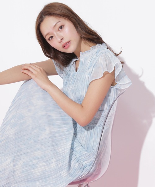 JILL by JILL STUART(ジルバイジルスチュアート)の「スリットネックプリーツワンピース(ワンピース・レディース・ラベンダー/ブルー/グリーン・FREE)」の3枚目の写真