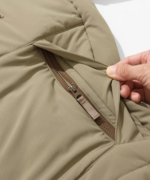 KRIFF MAYER（クリフメイヤー）の「【軽撥水・防汚】中綿アクティブフードジャケット（マウンテンパーカー・メンズ・ブラック/ベージュ・MEDIUM/LARGE/X-LARGE）」の4枚目の写真